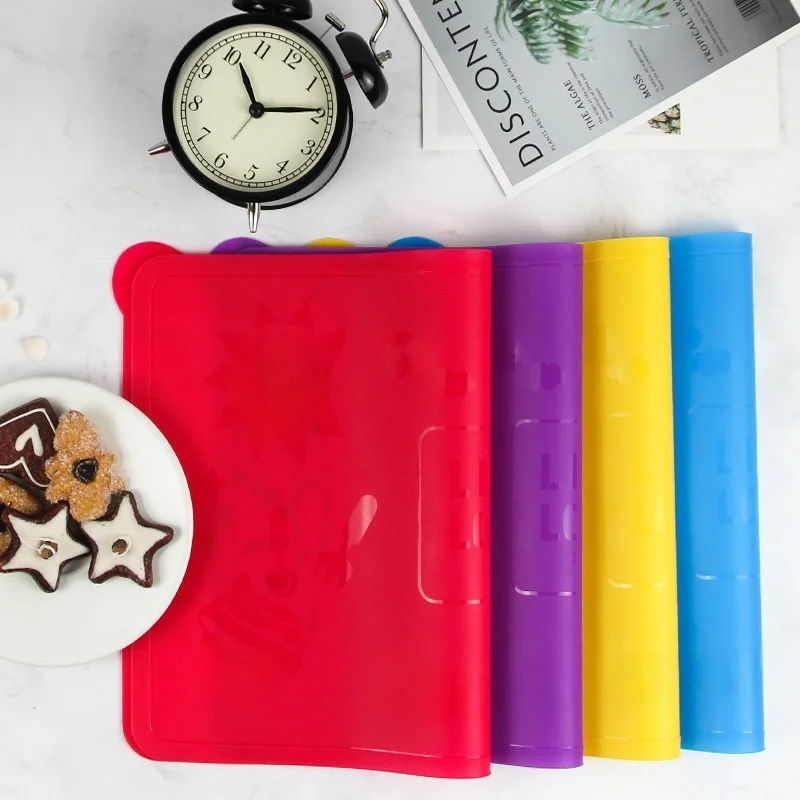 

Anti-Slip Silicone Dining Mat for Kids with Bule Western Dinner Pad Baby Heat Resistant Waterproof Bowl Mat Storage