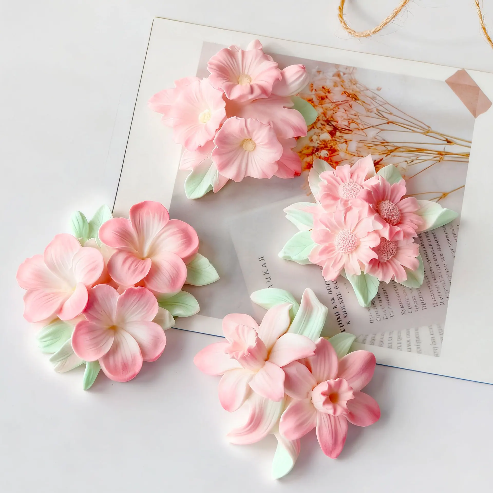 

Floral Aroma Candle Silicone Mold - DIY Plaster, Soap & Crystal Resin Casting Mold with Petal Designs