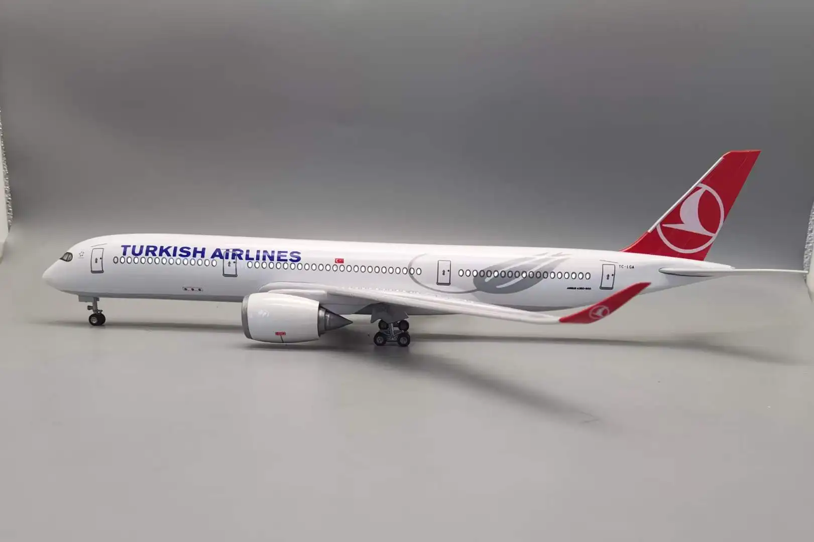 Turkish Airlines 47CM 1:142 Scale Model Aircraft A350 Airbus LED Light Die-casting Machine Collected As A Gift By Aviation