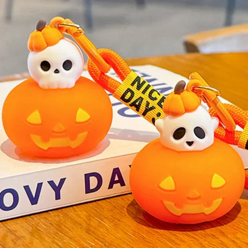 New 1pcs Halloween Pumpkin Lamp Keychain for Men and Women, Cartoon Skull Model, Car Bag Pendant, Keyholder Accessories, Kawaii - view 3