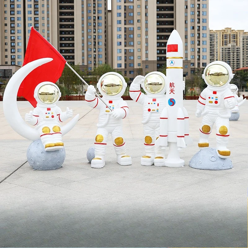 Escultura de astronauta em fib - Gardening Tools Sketch avaliação e preço