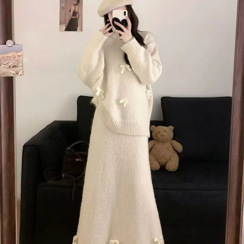 

Autumn/Winter New Style 3D Bow Knitted Round Neck Loose Sweater and High Waisted Skirt Two-Piece Set