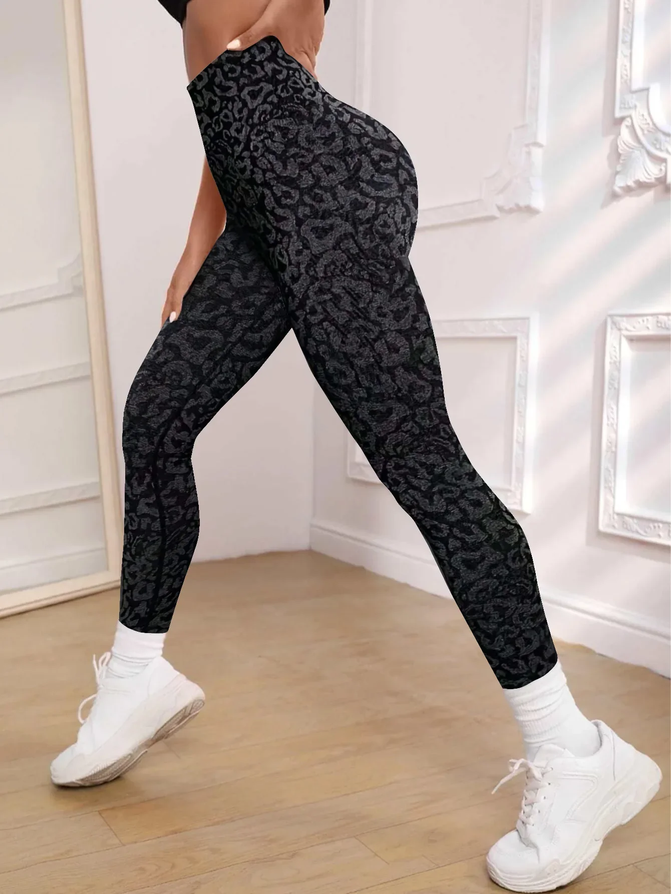 Pantaloni da yoga fianchi color pesca con stampa leopardata senza cuciture, pantaloni sportivi e fitness a vita alta ad asciugatura rapida