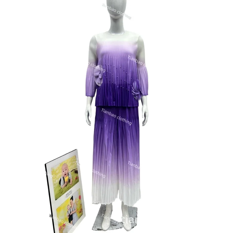 

Miyake Fold 2025, осенний новый комплект с бусинами для ногтей, постепенное изменение цвета, свободный женский топ с вышивкой + широкие брюки, комплект из двух предметов