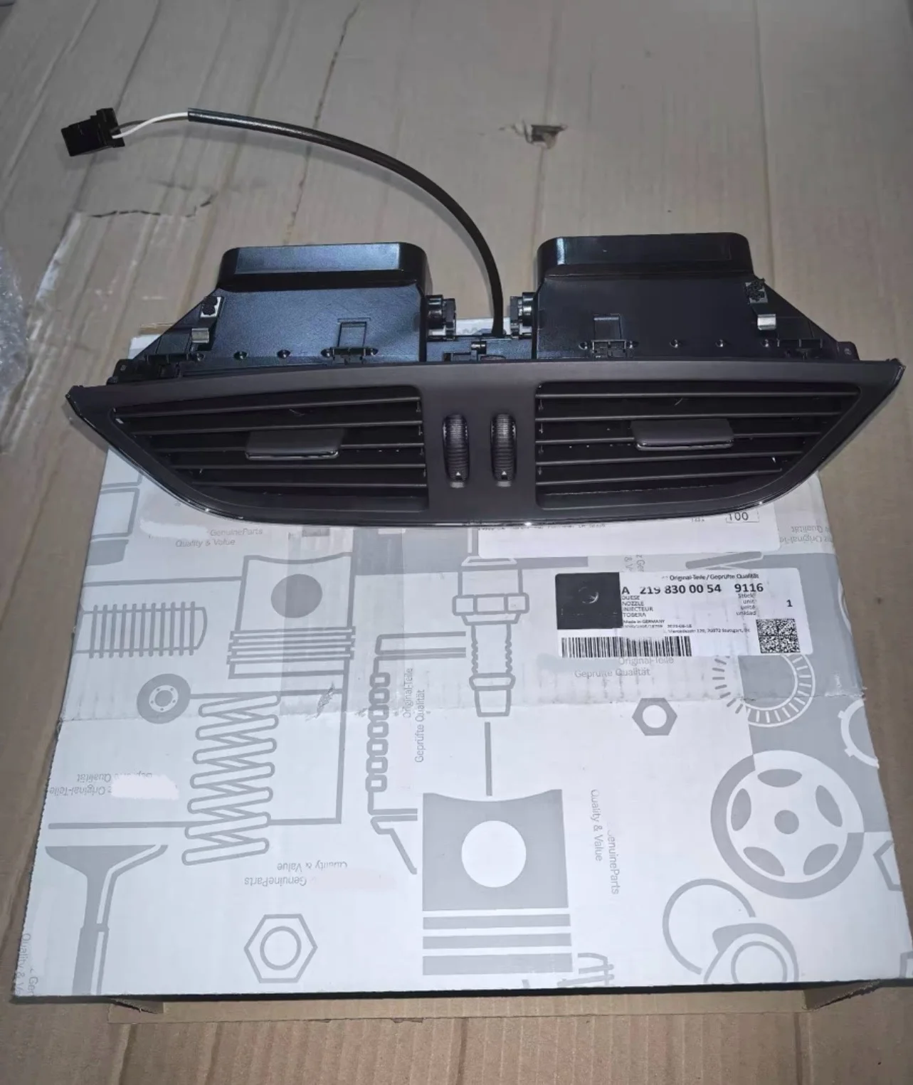 

A2198300054 Central Instrument Panel Nozzle for W219 CLS