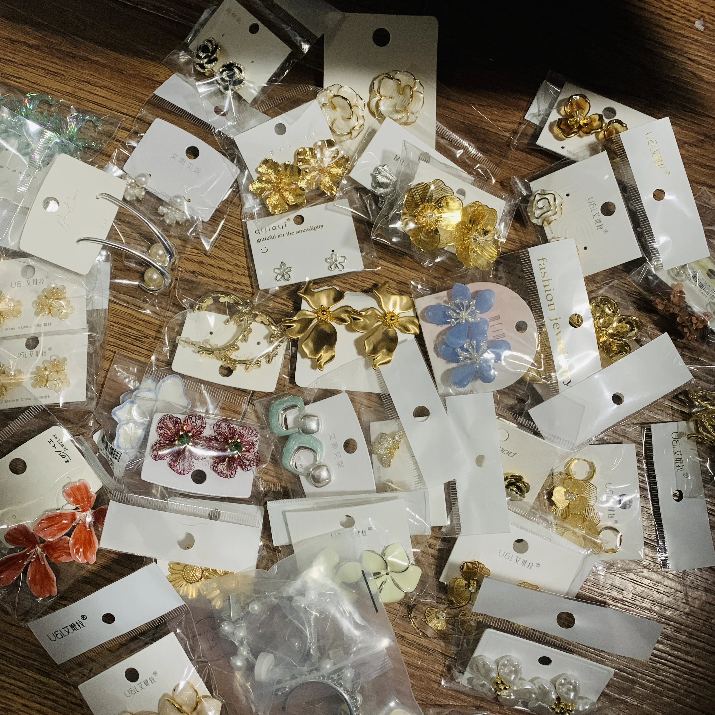 Tiktok's highly popular brand new jewelry blind box jar mixed blind box lucky bag necklace earrings bracelet random