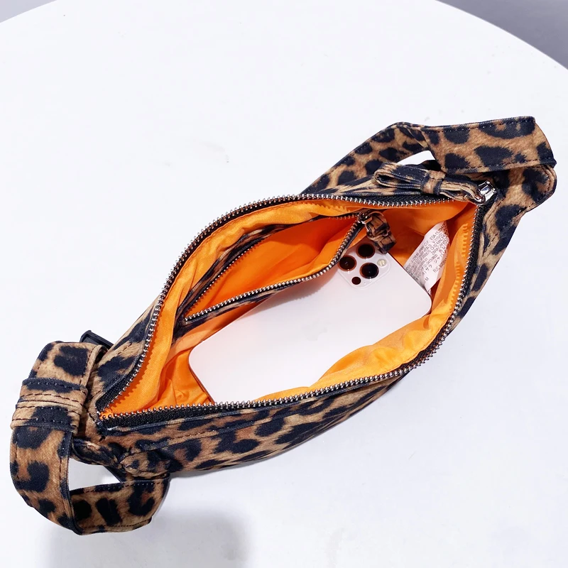 カジュアルヒョウ柄ハーフムーンバッグ女性のための高級デザイナーハンドバッグと財布新しいポリエステル小さな脇の下ショルダーバッグ