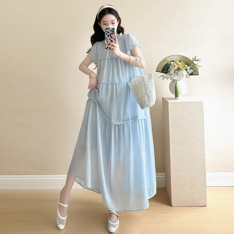 プラスサイズのマタニティドレス: フレンチ風シルエットの流れるようなシフォンマキシ - お望みのママのためのスリムな妊娠ドレス