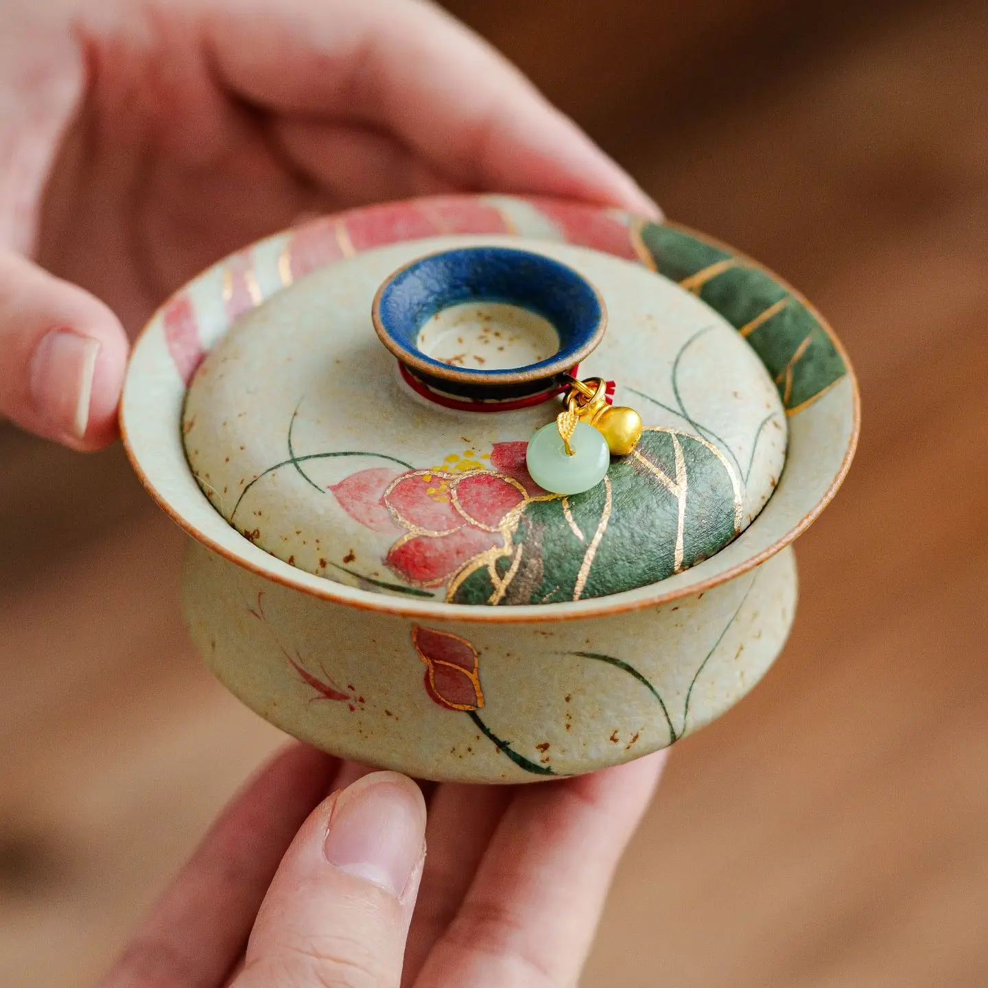 

Blue And White Flint Red Lid Bowl, Ceramic Tea Bowl, Hand-Painted Exquisite Kung Fu Tea Set