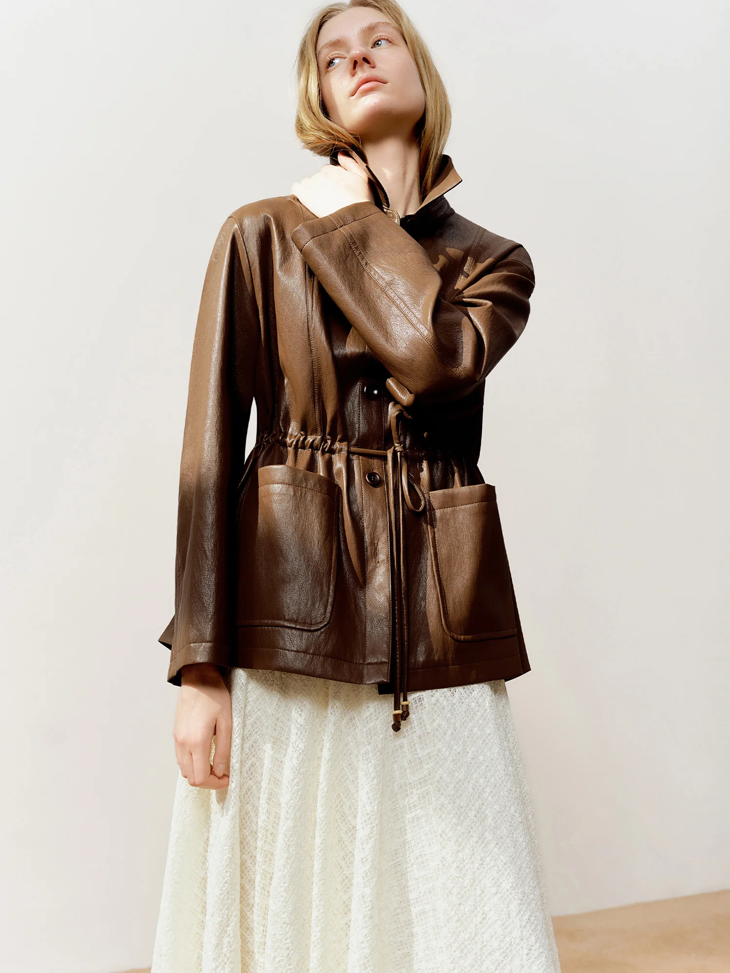 DUSHU 2026 봄 여성용 드로스트링 허리 오버사이즈 가죽 재킷 - 슬림핏 크롭 모터사이클 스타일 PU 코트 캐주얼용