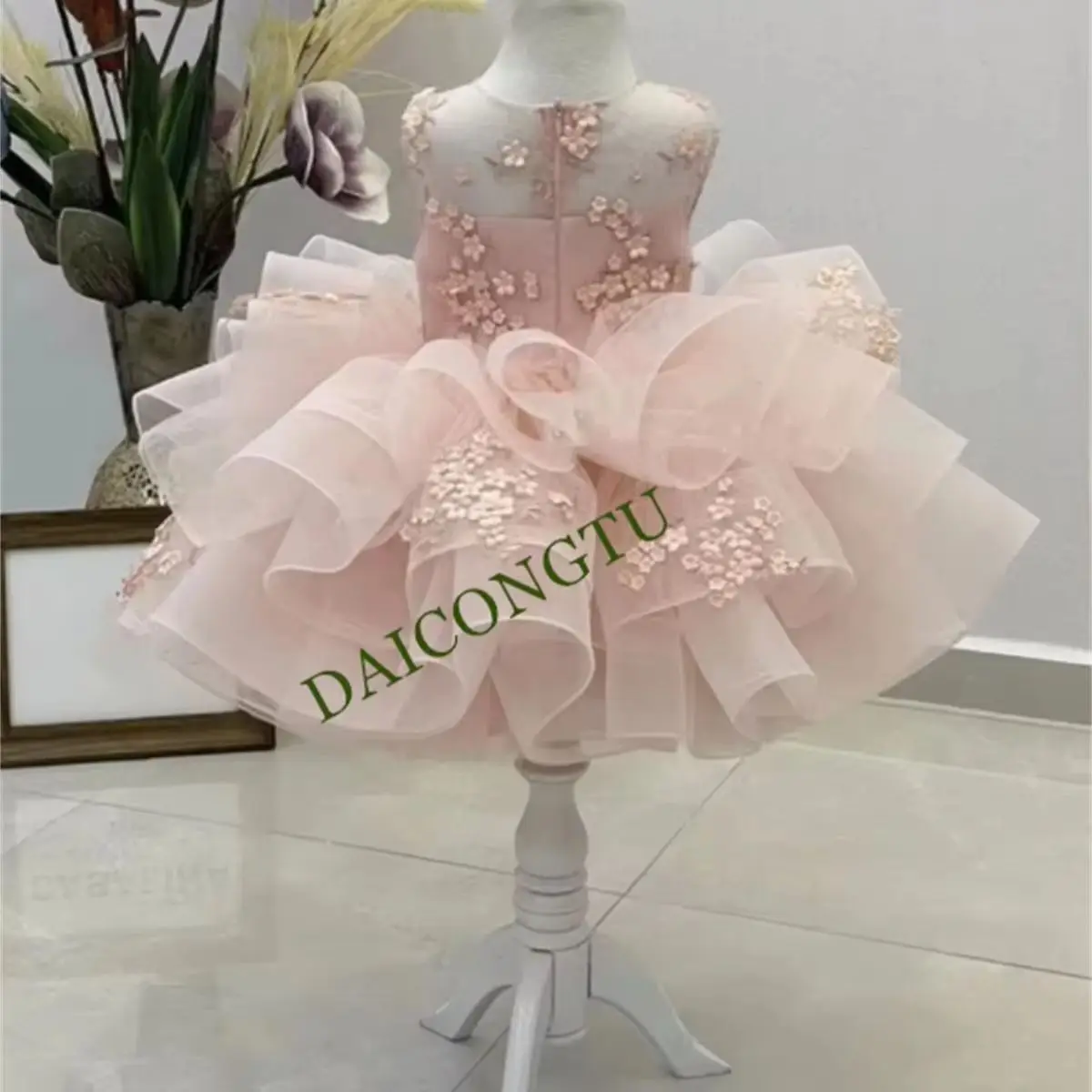 

Новое милое платье для маленьких девочек на 12 месяцев, платье принцессы с большим бантом для младенцев, бальное платье для первого дня рождения, пачка для крещения новорожденного ребенка