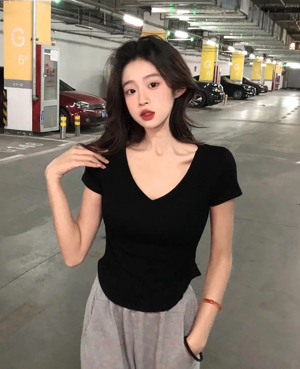 Camisetas de manga corta con cuello en V para mujer, Top Sexy blanco y negro, Camiseta básica Y2K, ropa de estilo coreano para mujer 2024