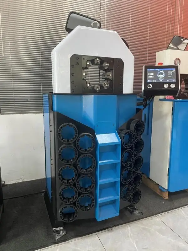 Zaciskarka do węży o dużej średnicy 4 cale, ultracienka, wytrzymała, hydrauliczna z ekranem dotykowym.