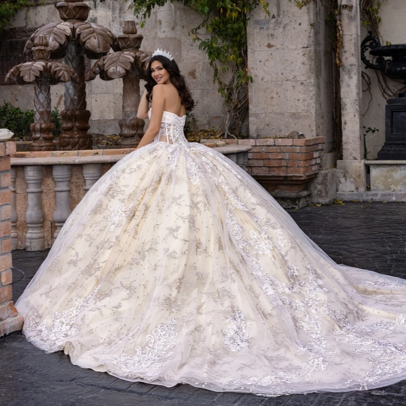 Helles Champagner-Quinceanera-Kleid, Ballkleid, schulterfrei, Applikation, Spitze, Perlenstickerei, Kristall, Tüll, Korsett, süßes 16-Kleid, Vestidos