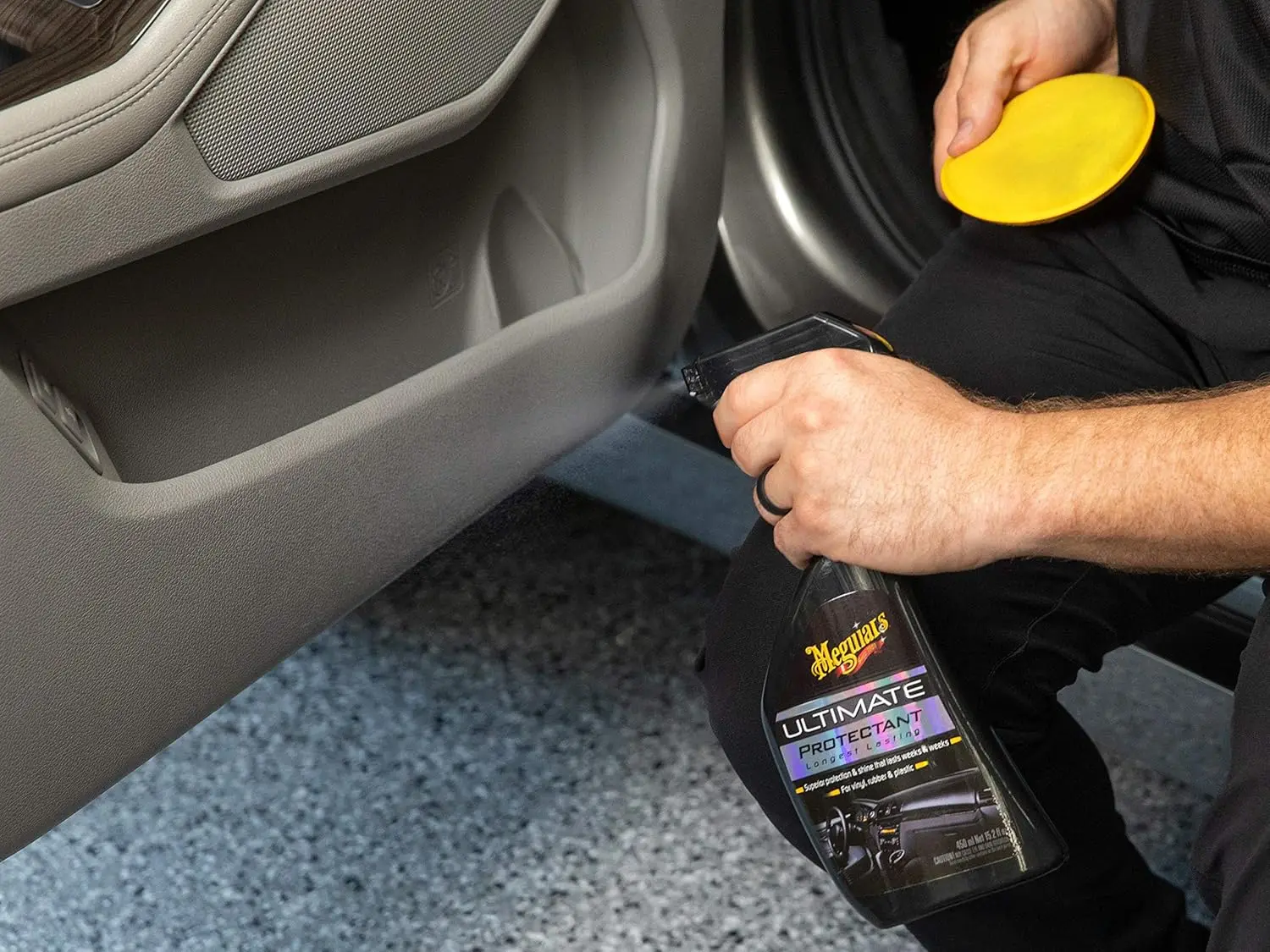 Ultimate Protectant Spray с УФ-техникой — нежирный блеск для салона автомобиля, винил, резины и пластика