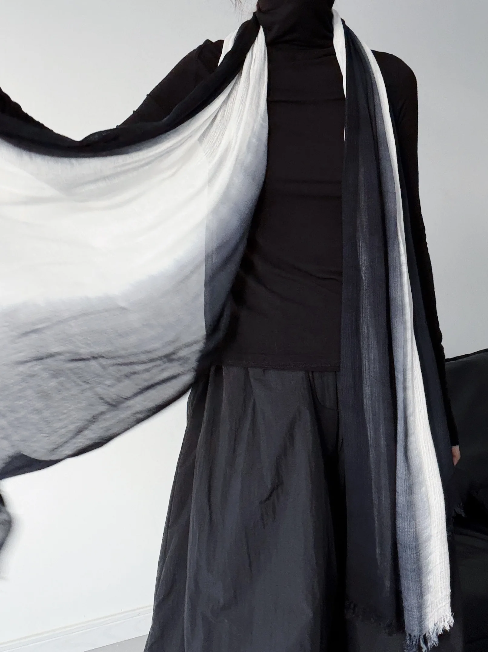 

Gradient Dyeing Cotton Linen Scarf Shoulder Wrap Unisex Long Style Draping Feel Autumn Winter Spring Season Multifunctional S...