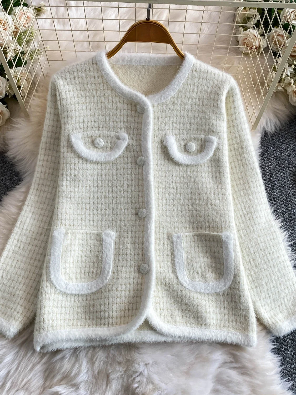 Elegant Women's Plush Jacket Loose Fit Autumn Winter Coat with Pockets Single Button Design Slimming Effect Warmth Commute Style