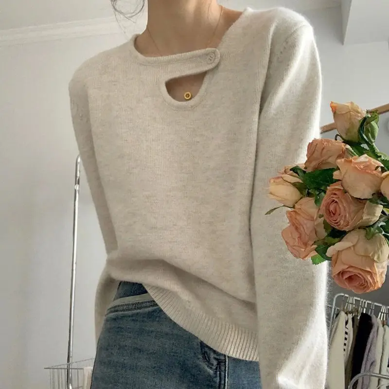 Buckled V-neck Pullover Shoulder Length Base Sweater Women's Thick Inner Layer Knit Sweater Loose and Lazy Style Top