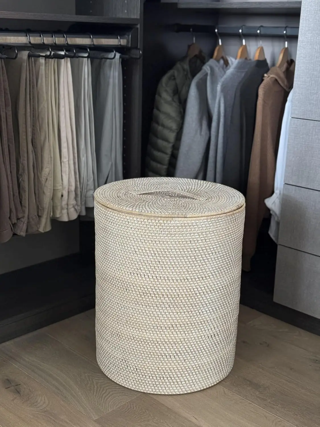 Round Rattan Laundry Hamper with Lid and Liner, White Wash
