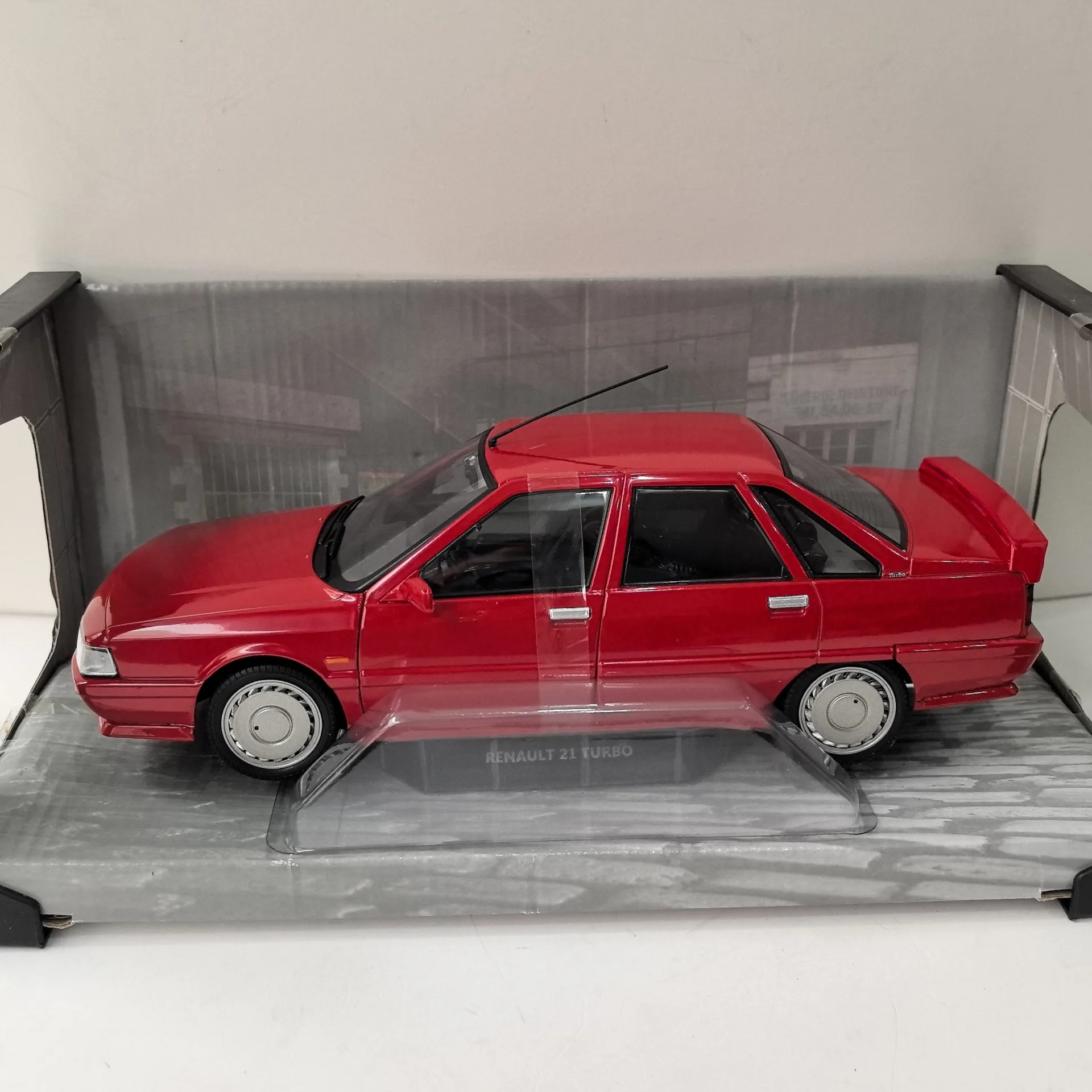 Diecast SOLIDO 1/18 Scale RENAULT 21 TURBO Q4 Alloy Car Model view 2