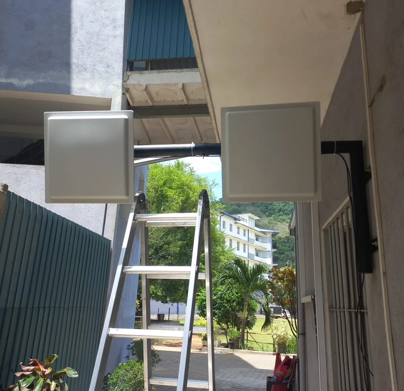 โซลูชันการจัดการบุคคลด้วยระบบควบคุมการเข้าออกด้วย RFID พร้อมเครื่องอ่าน/เสาอากาศ/แท็ก รวมถึง SDK ฟรี