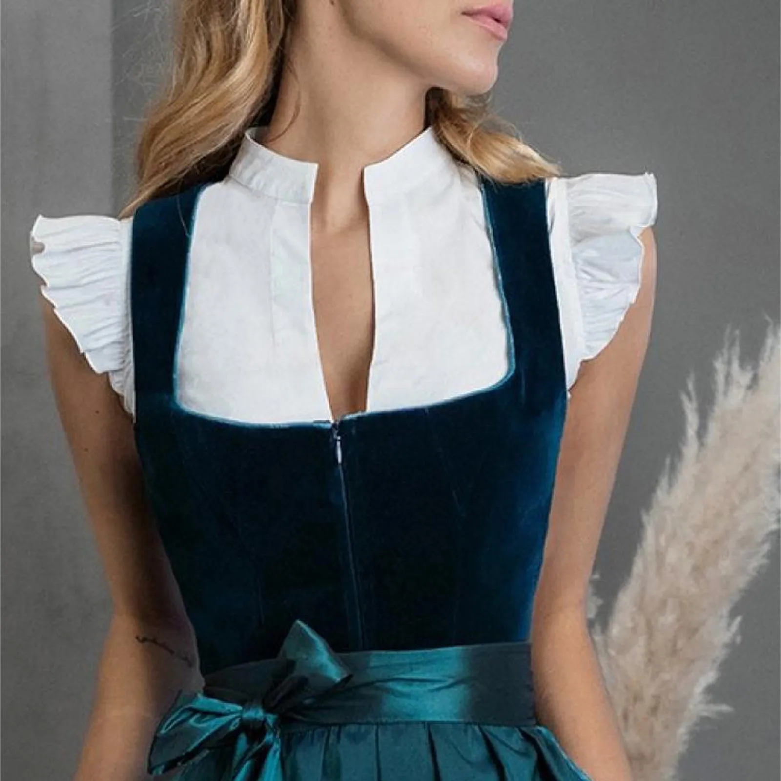 2024 New Germany Oktoberfest Elegant Womens Pure White Shirt Wrinkled Sleeveless Fake Stand Collar Tops