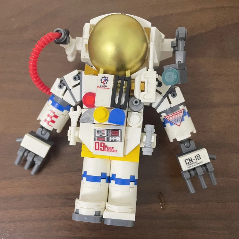 Blocs de construction d'astronautes de 17cm, figurine de dessin animé, modèle Fidgets, jouets d'assemblage, Surprises d'anniversaire pour enfants, cadeaux pour enfants, filles et petit ami