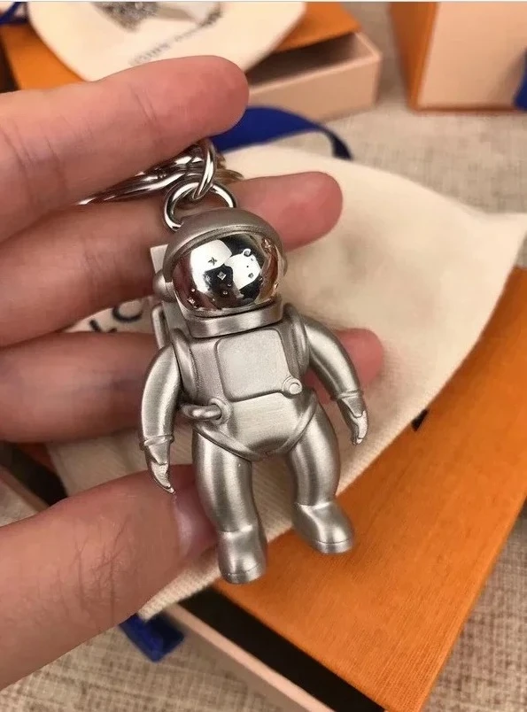 새로운 티타늄 강철 우주 비행사 키 체인 우주 비행사 펜던트 작은 선물 자동차 키 체인 만화 인형 키 체인 펜던트
