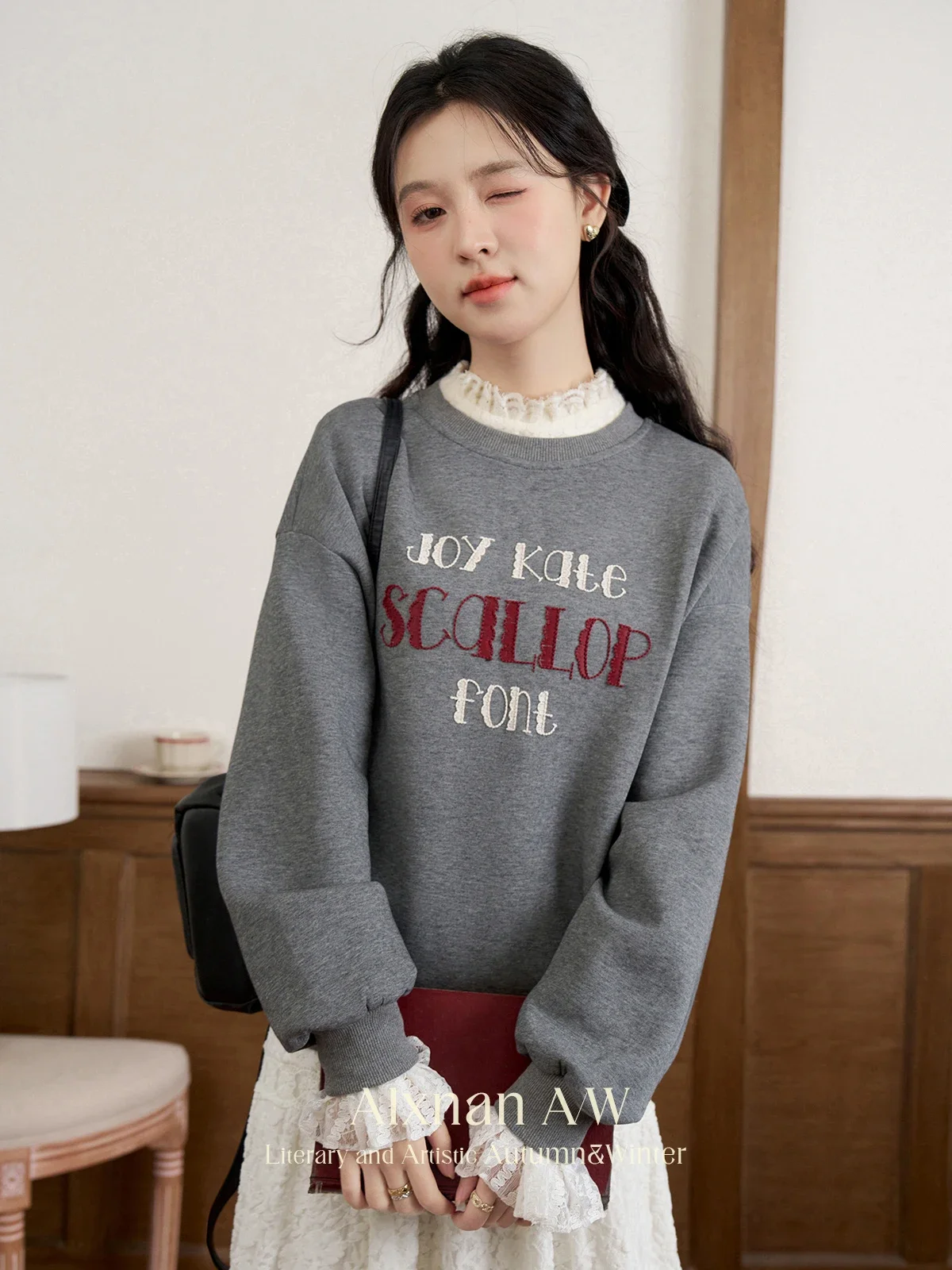 ALXNAN Women's Letter Printing Sweatshirt Classic O-neck Drop Sleeves Patchwork Lace Cuff 2024 Fall Winter Female Hoodies L52119