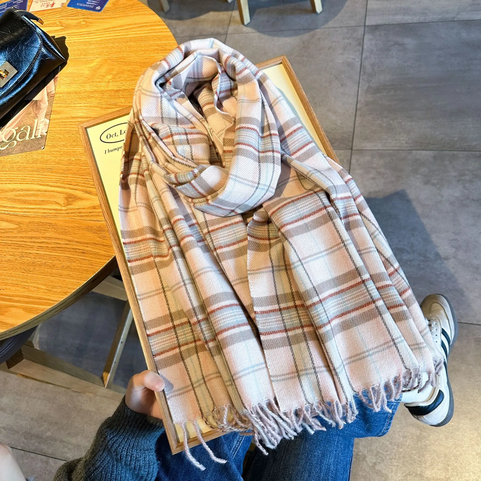 

Шарф для женщин, осенние и зимние популярные предметы, шарф в форме полевой линии для пары, универсальный студенческий теплый и толстый шарф с кисточками