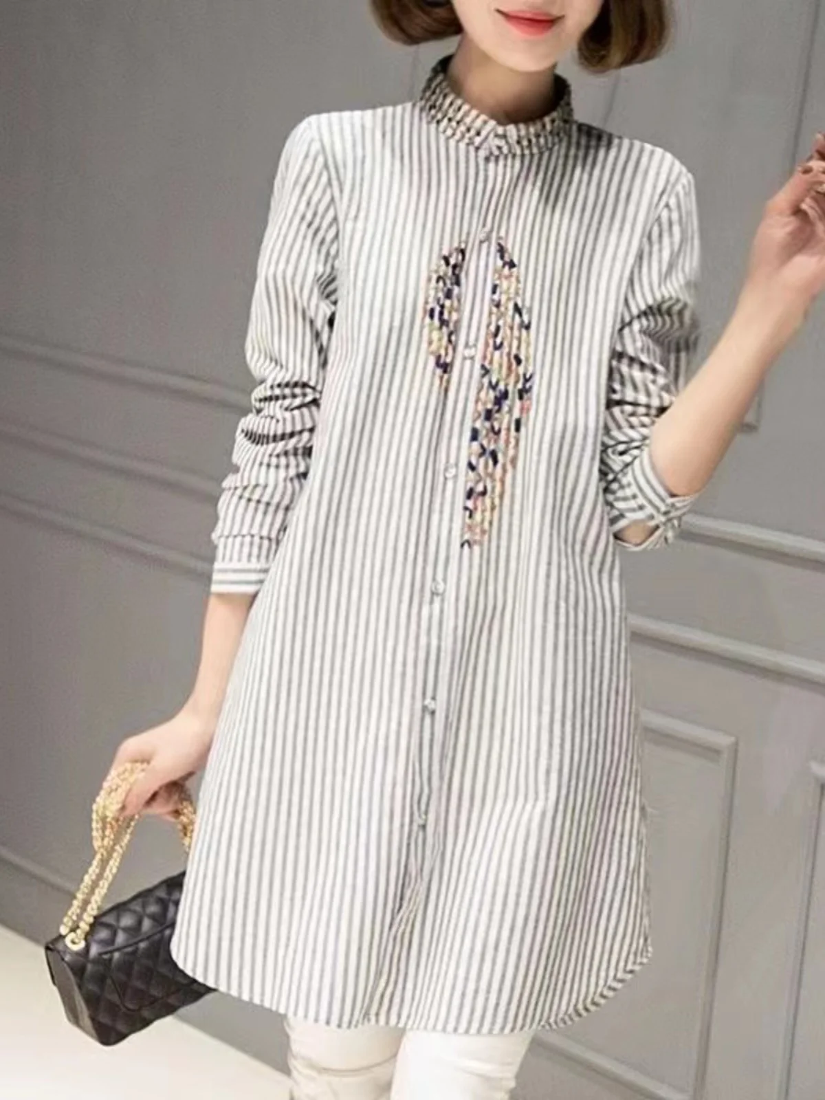 

Свободный длинный све с вышивкой в полоску, женский художественный осенний топ на пуговицах средней длины с воротником-стойкой, корейский топ для поездок на работу