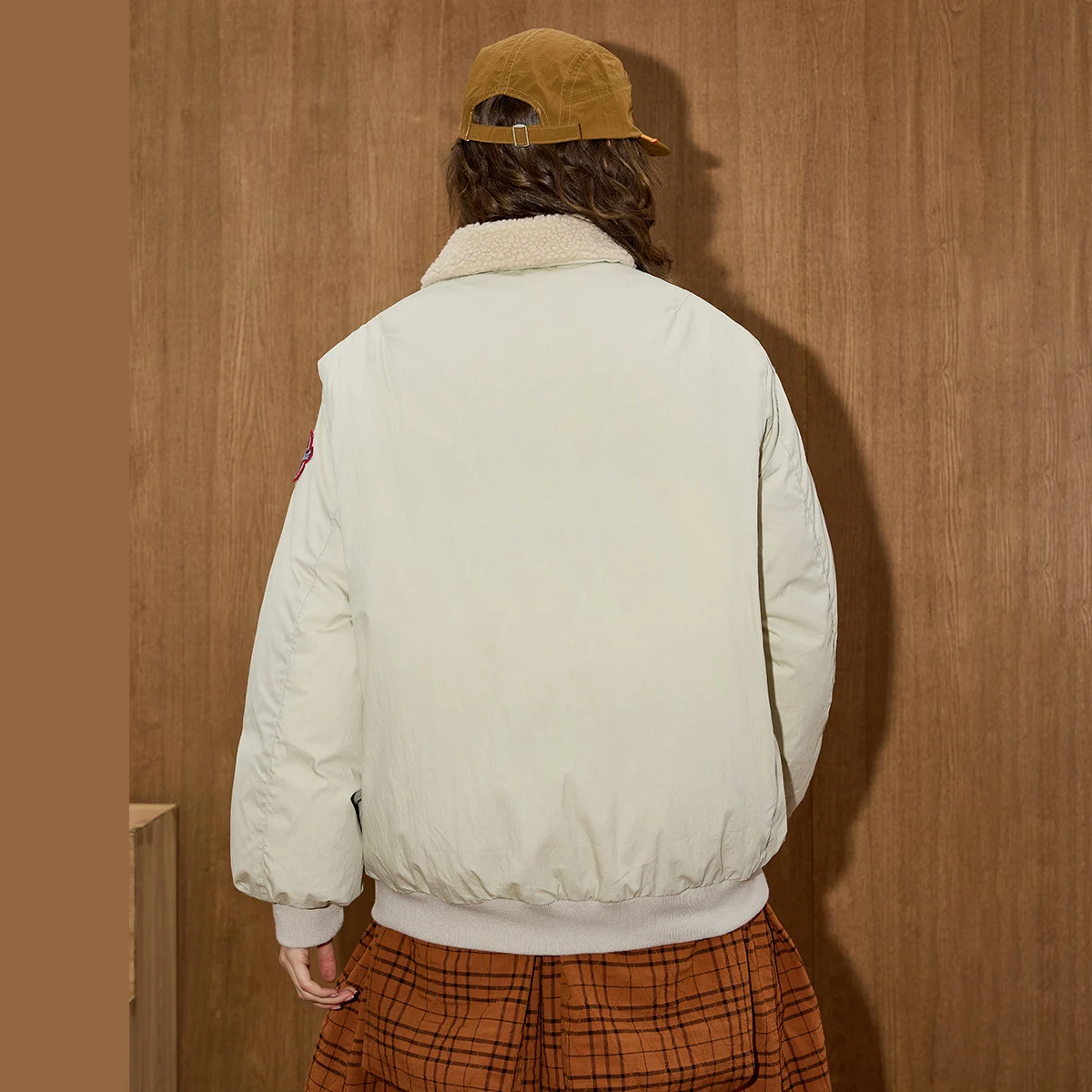 เสื้อพาร์กาผู้หญิงแบบวินเทจ ปี 2025  ขนเป็ด 90%  ดีไซน์ปกเสื้อแบบดั้งเดิม  เสื้อแจ็คเก็ตพัฟเฟอร์ทรงเรโทร  แบบเย็บติดกัน  ทรงหลวมพอดีตัว  เสื้อคลุมคุณภาพพรีเมียม