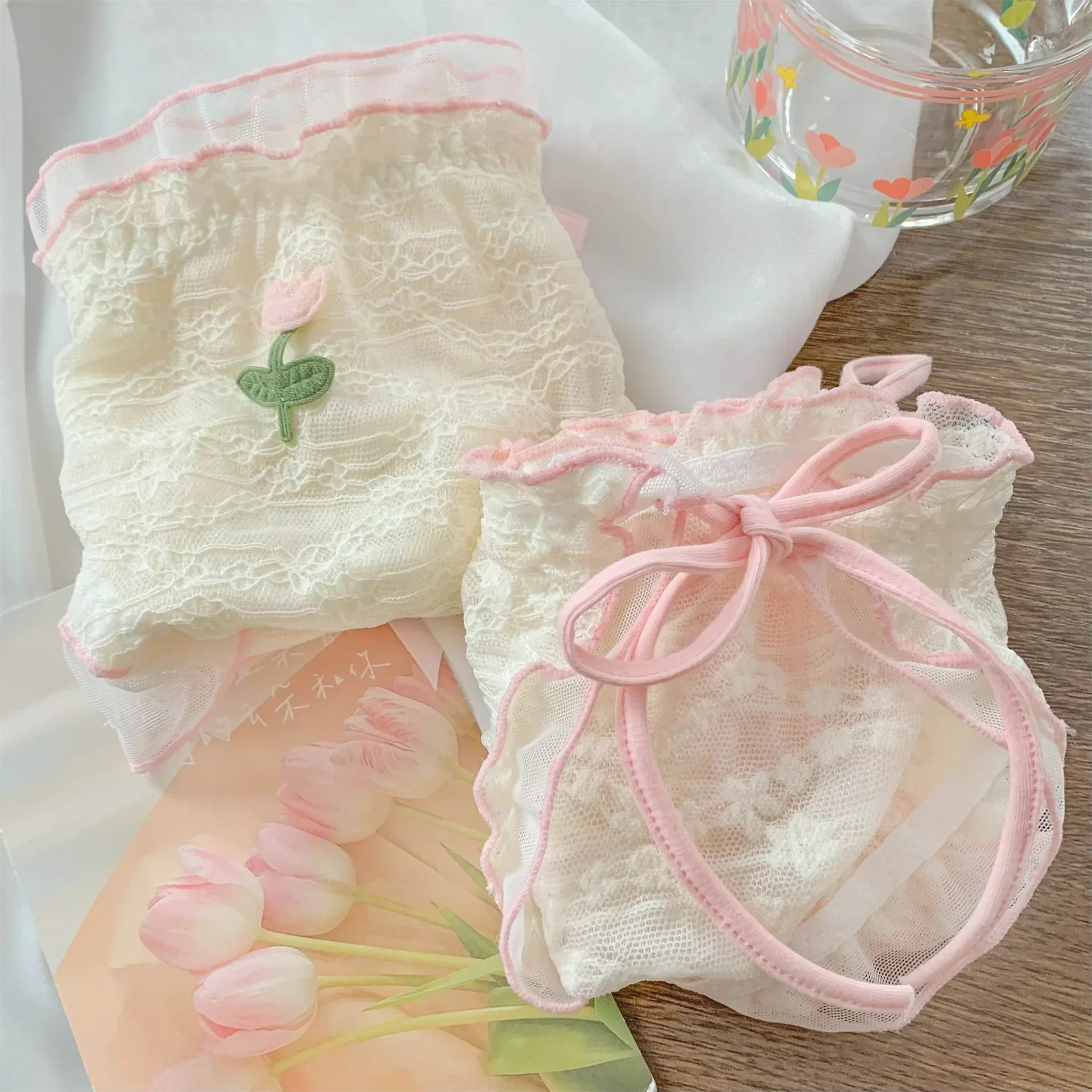 Celana dalam wanita renda jala manis Jepang 2024 baru seksi pinggang sedang nyaman dan bersirkulasi mode segitiga celana pendek wanita