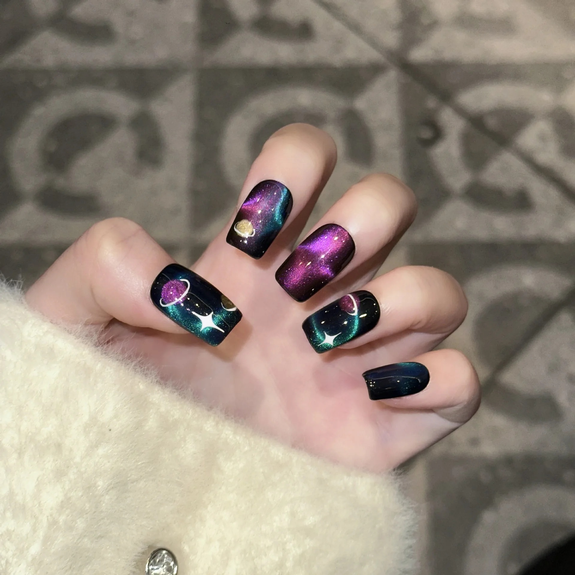 10 pçs imprensa artesanal em unhas aurora céu estrelado manchado piscando olho de gato cobertura completa ponta do prego para mulher & menina prego removível