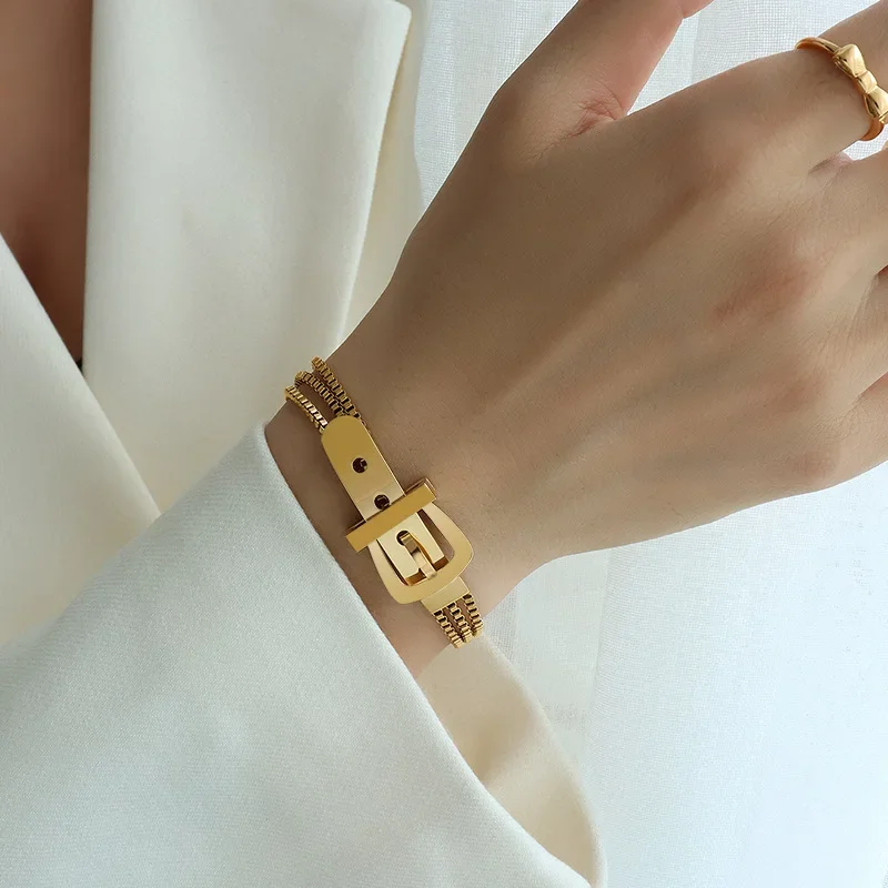 A Fashionable Women's Hand Jewelry Watch Belt Buckle Three-layer Rice Grain Box Chain Bracelet Jewelry