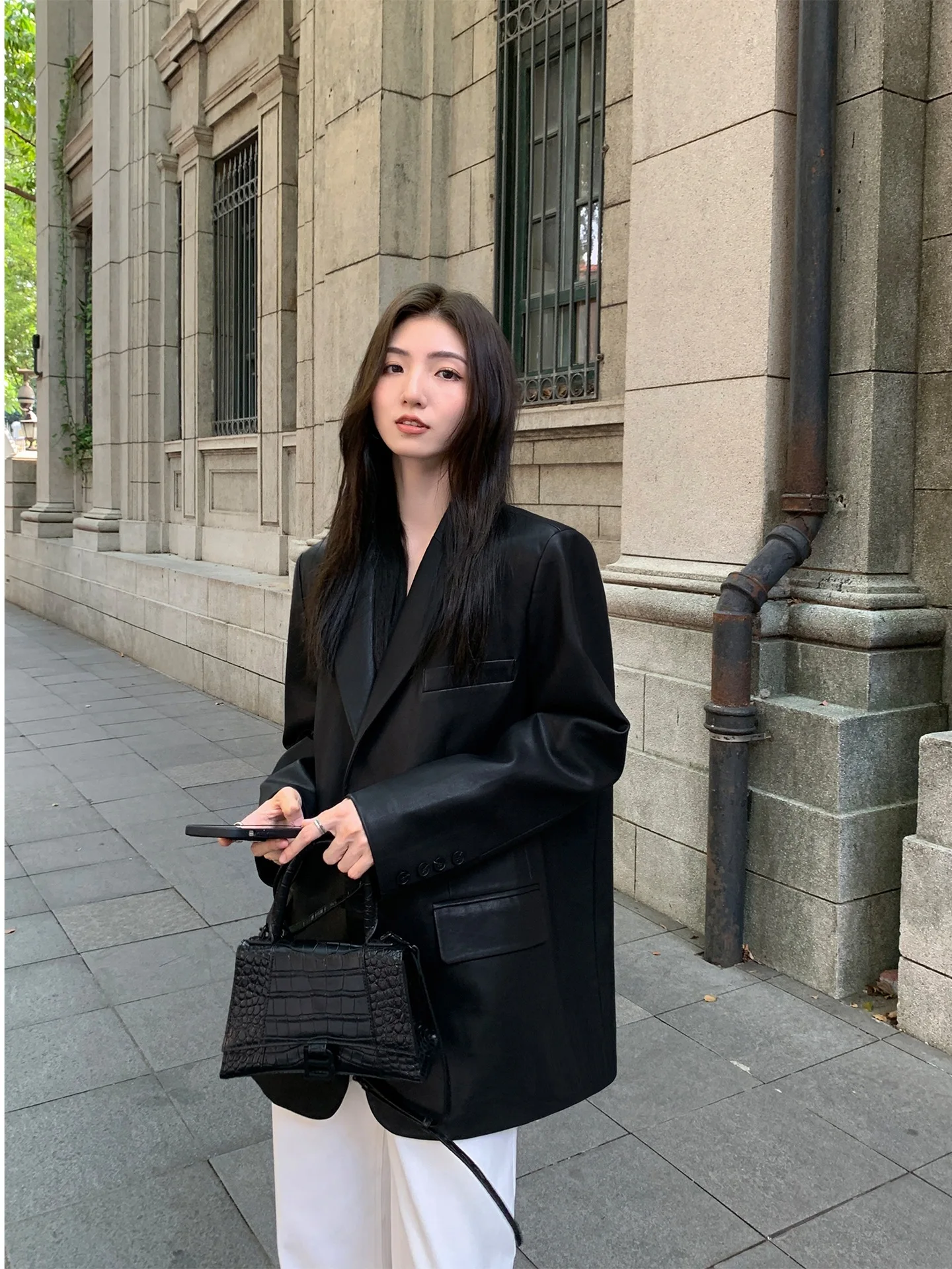 เสื้อแจ็คเก็ตหนัง PU สีดำสำหรับผู้หญิง ฤดูใบไม้ผลิ ฤดูใบไม้ร่วง รุ่นใหม่ ทรงหลวม สง่างาม ระดับไฮเอนด์ ขนาดเล็ก