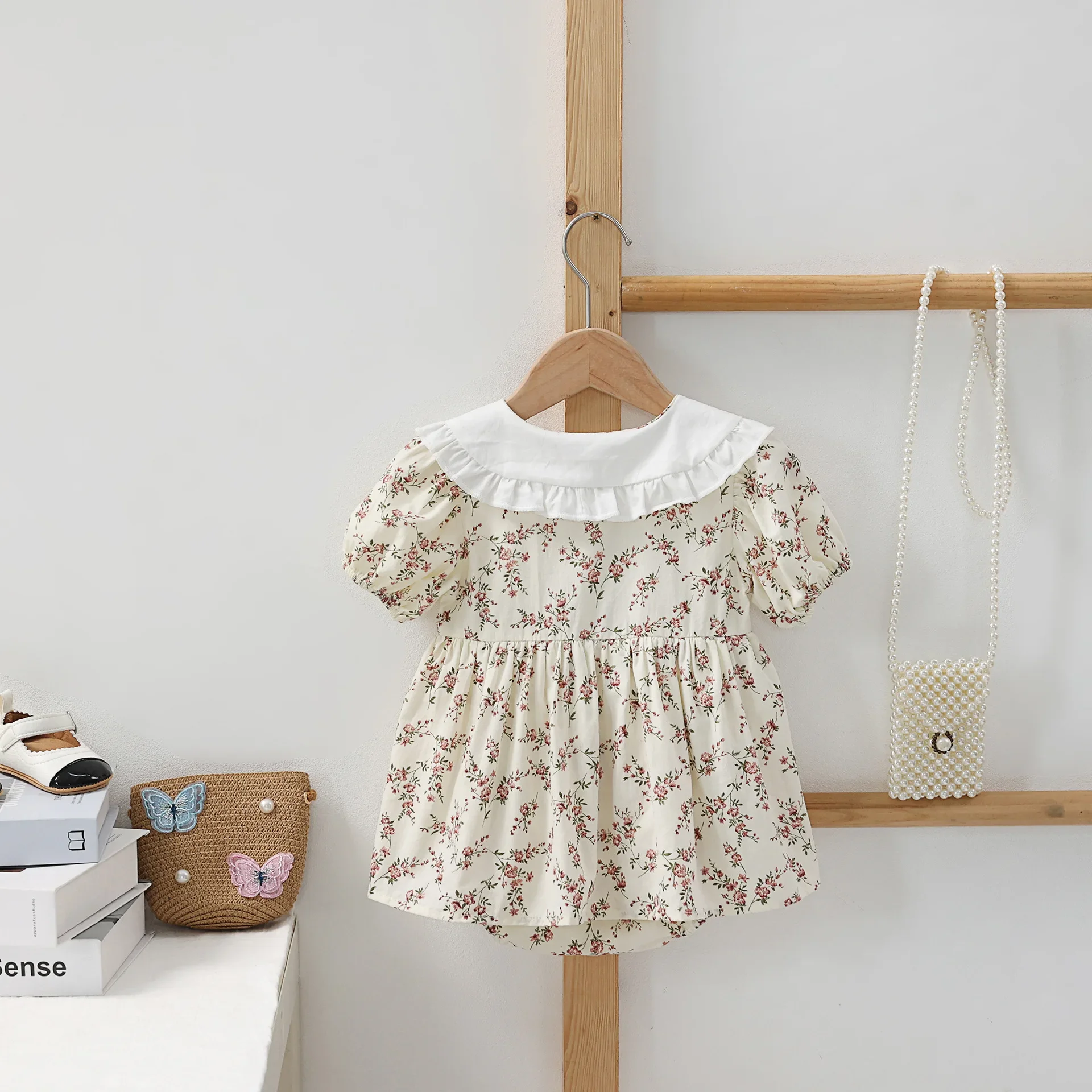 

Summer 2024 New Baby and Toddler Small Floral Ruffle Edge Jumpsuit Sleeved Skirt Triangle Crawling Suit