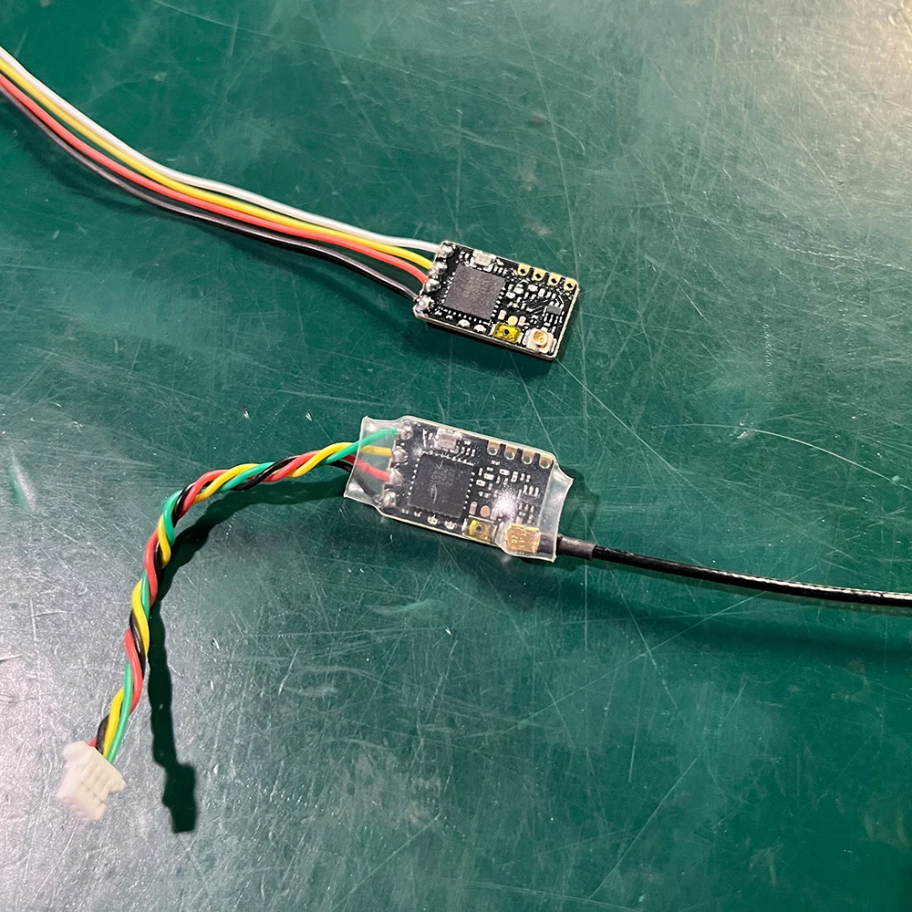 

Black Sheep TBS Ultra Miniature 915 Receiver New V2 Antenna Version Nano RX(SE) Includes T Antenna Remote Control Toy Parts