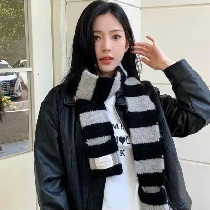 

Зимний полосатый шарф в стиле ретро Y2K, черный, белый цвет, вязаный шарф, женский модный корейский тонкий узкий длинный шарф 160 см, утепленный шейный платок