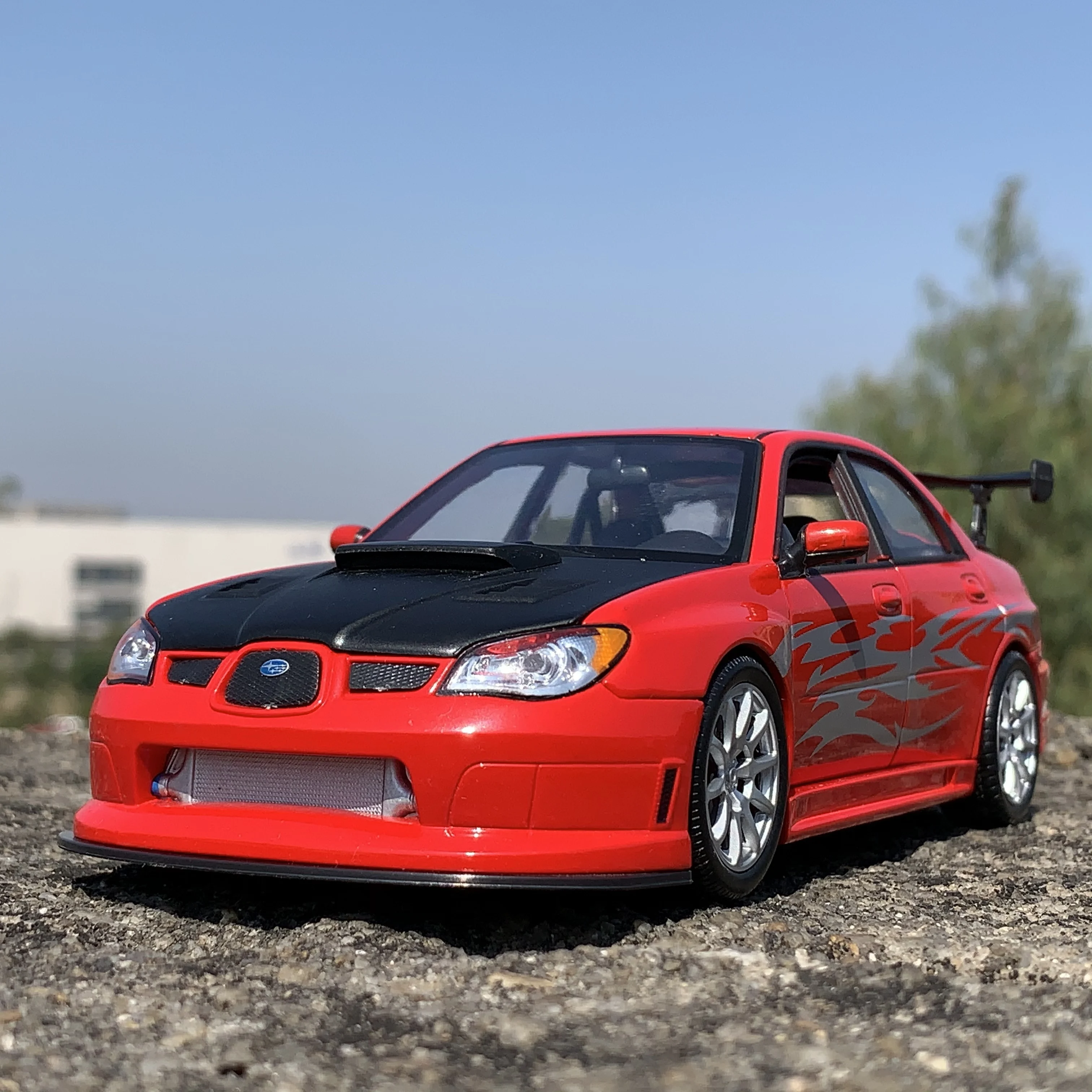 

Литая под давлением масштаб 1:24 Subaru STi, модифицированная модель автомобиля из сплава, Коллекционная игрушка, подарок, сувенир, дисплей, орнамент