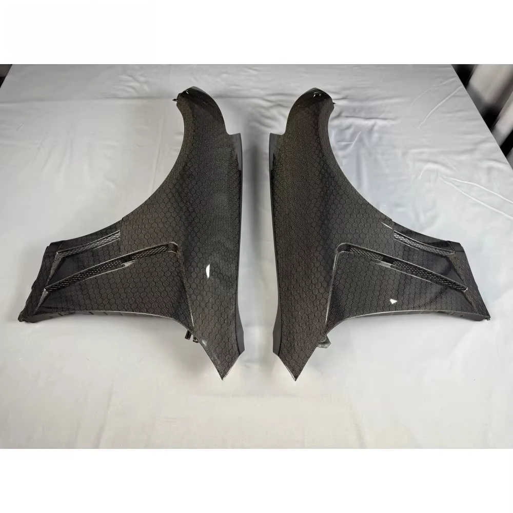 G35 Carbon Fiber Fenders, Suitable for 2004-2006 Infiniti G35 Modified Carbon Fiber Fenders. 4