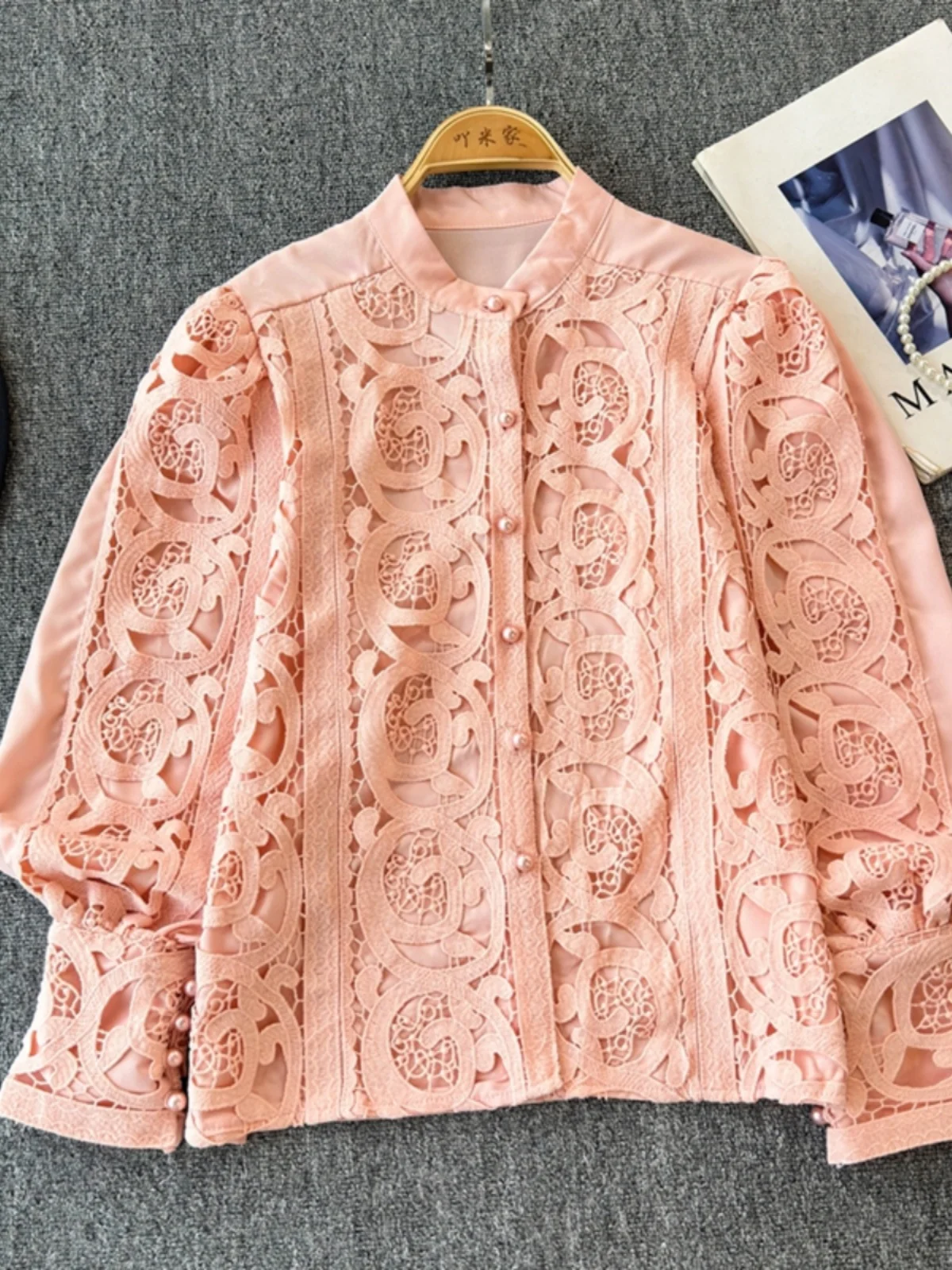 Camisa de renda de manga lanterna feminina, vazada, Bordada, Francesa, Retro, Elegante, Outono, Nova coleção, Estilo Palace, 2024