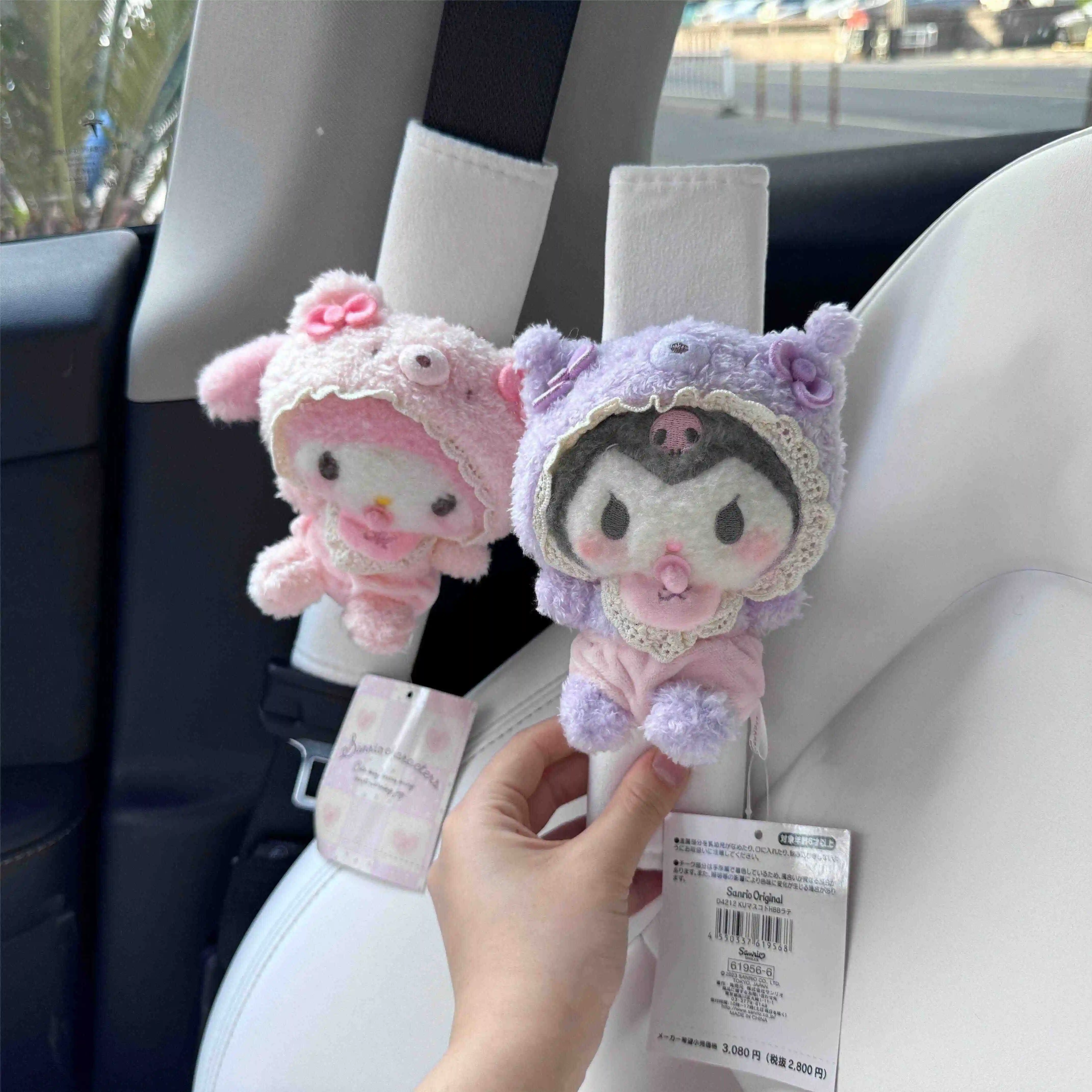 Sanrio Hello Kitty ฝาครอบเข็มขัดนิรภัยในรถยนต์น่ารักการ์ตูนตุ๊กตารถฝาครอบป้องกัน Auto Parts ตกแต่งเข็มขัดนิรภัยเครื่องประดับ Supplie