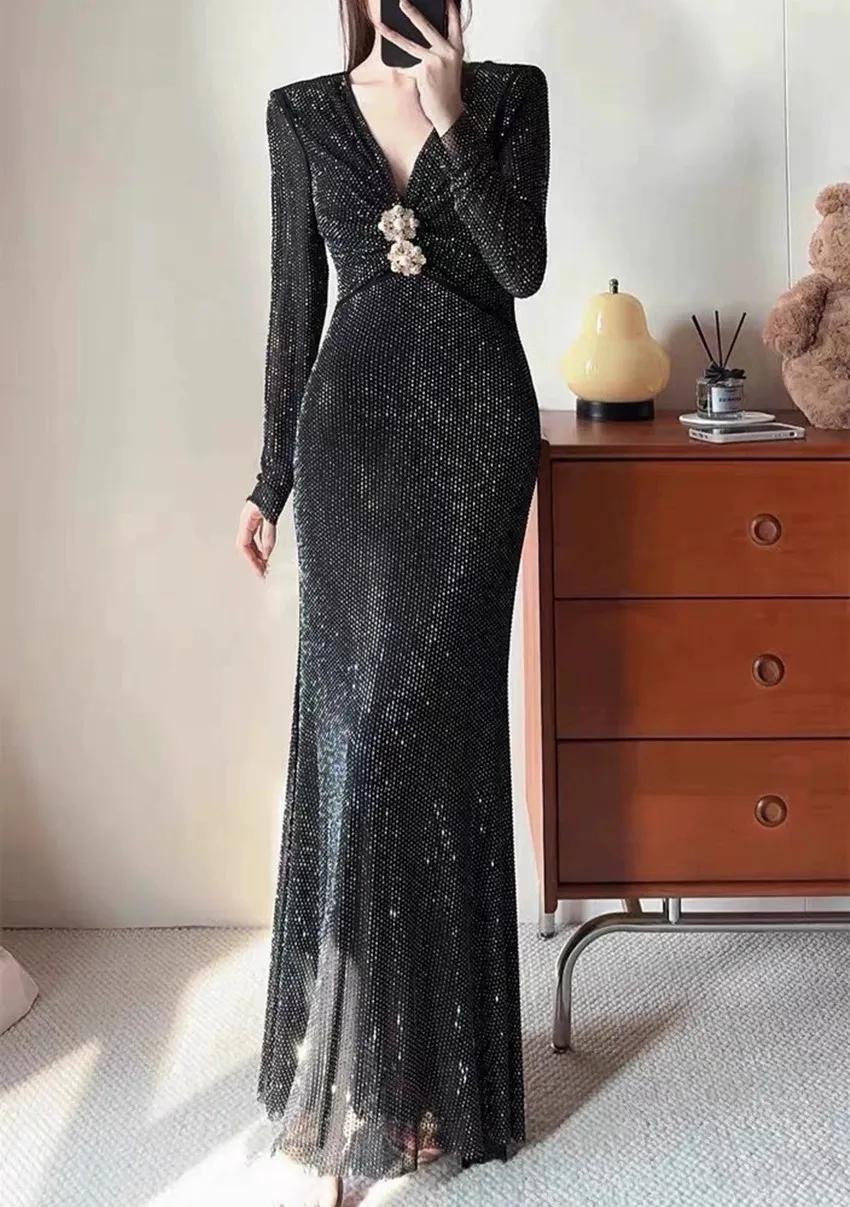 Luxury Runway Elegant Women Sexy V Neck Diamonds Shiny Party Dress New Spring Gold Large Button Bodycon Mermaid Black Prom Robe