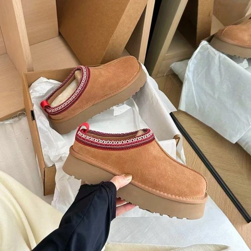 Women's Winter Boots with Thick Soles Ethnic Snow Boots Wool Slippers 2025 New Winter Sheepskin Wool Integrated Women's Shoes