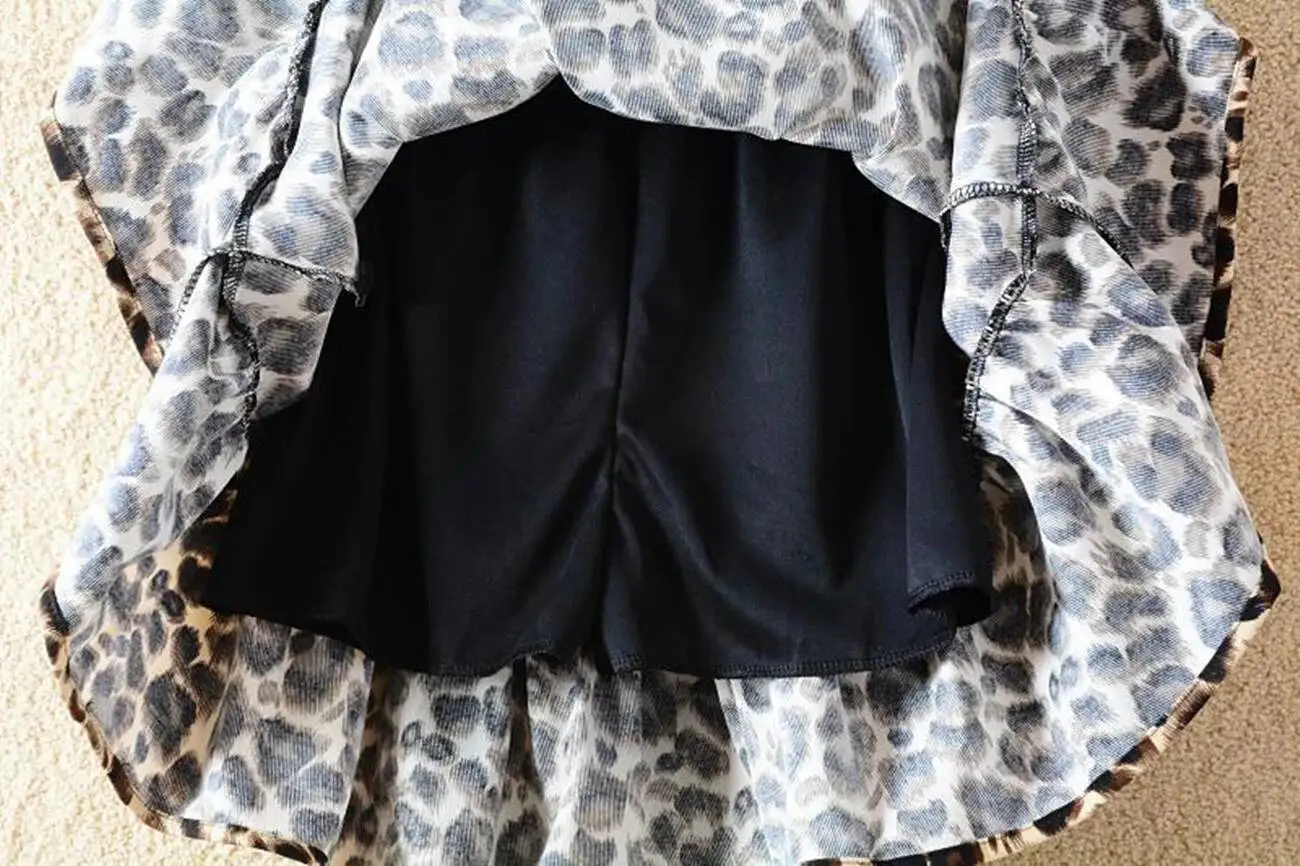 2023 الربيع والخريف النسخة الكورية الجديدة تنورة قصيرة الموضة متعددة الاستخدامات المرأة عالية الخصر ضئيلة المنشعب تغطي نصف انتفاخ كبير