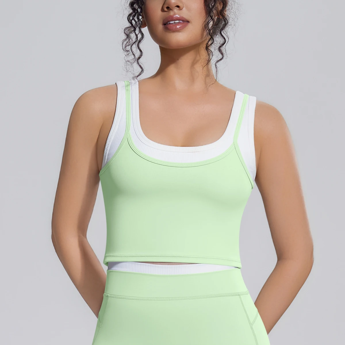 Naked Feel Schöner Rücken Yoga-Top für Frauen Stoßdämpfendes Lauf-Yoga-Tanktop mit Brustpolster Farbblockierendes Workout-Top – Detail 24