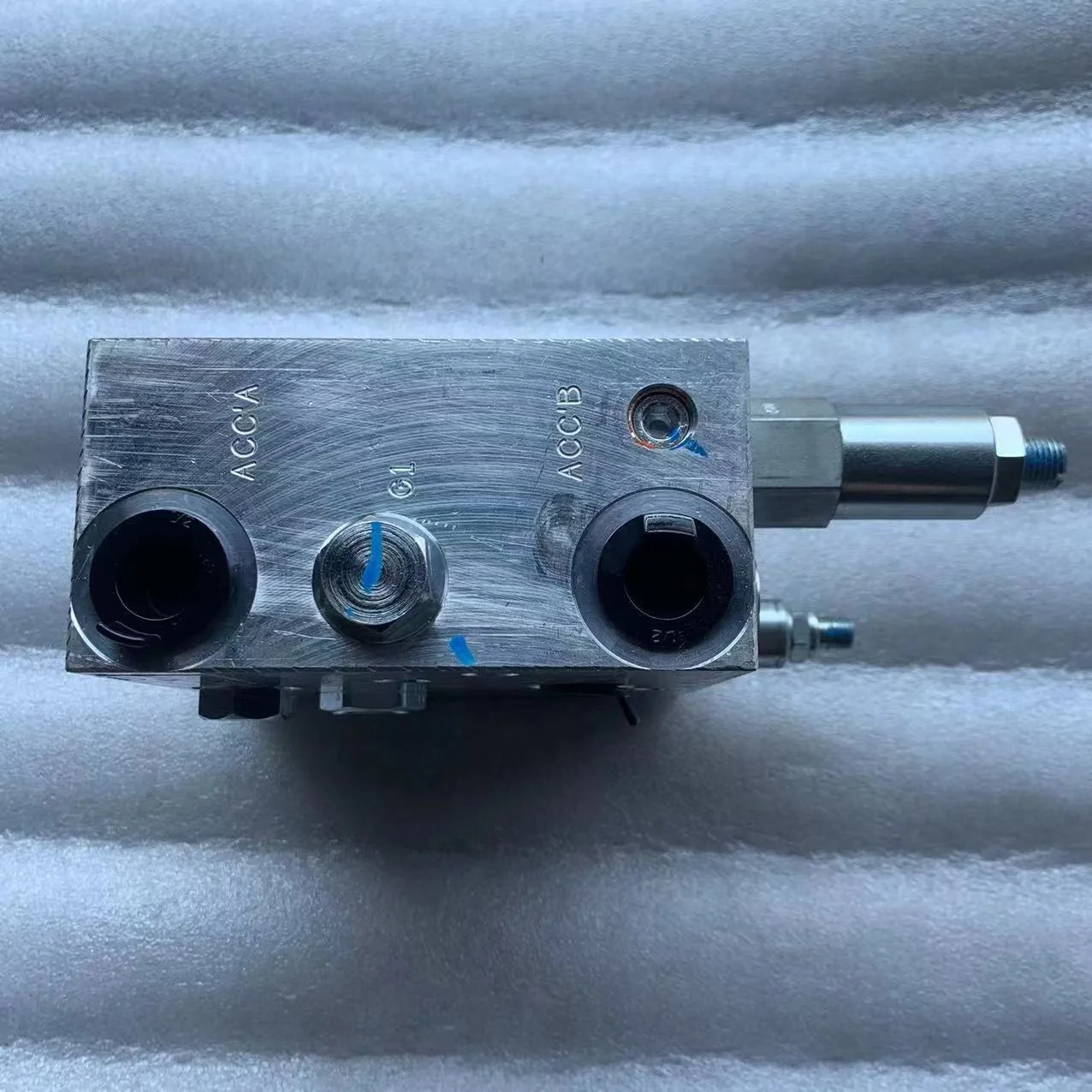 

TLF DH150W-7 Excvtor Spre Prts Vlve Brke pilot Supply 2420-9325