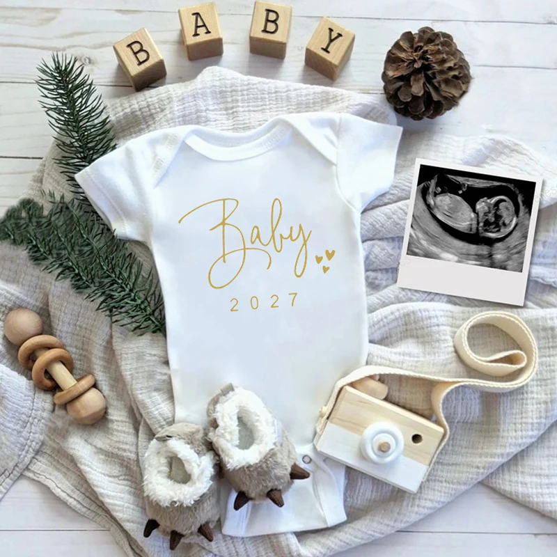 Pregnancy Announcement Baby 2027 Newborn Baby Bodysuits Gold Letter Printed Boys Girls Romper Jumpsuit Clothes