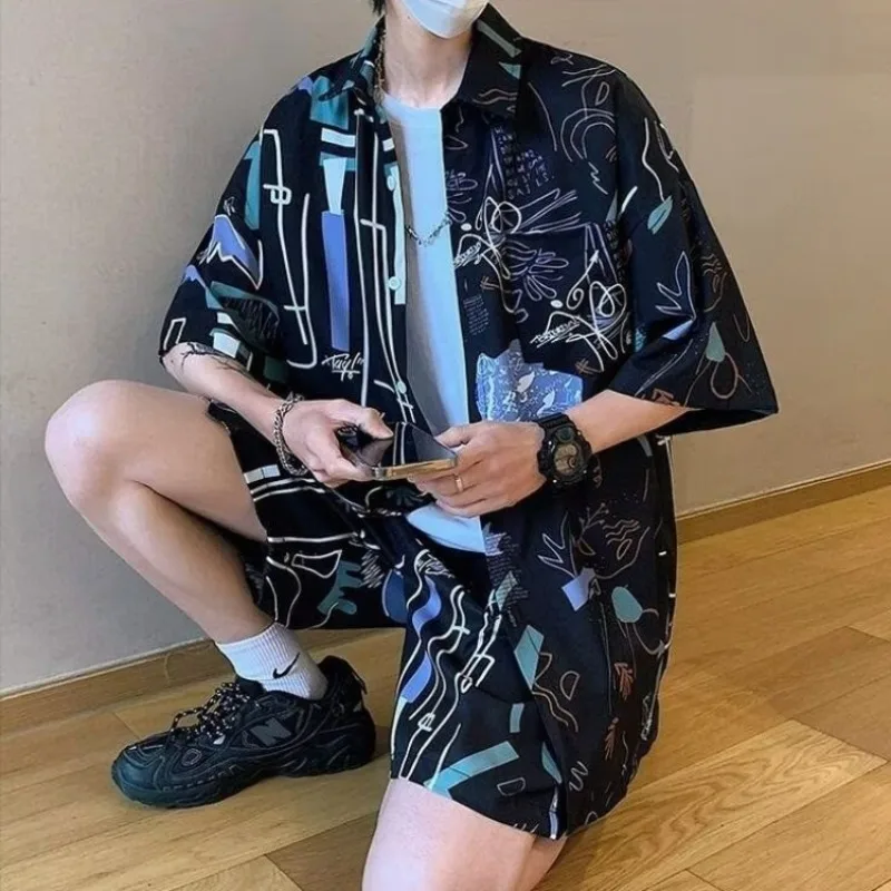 

Модный мужской комплект: рубашка с принтом и коротким рукавом, свободный крой, повседневные шорты из ледяного шелка больших размеров для летнего пляжного отдыха